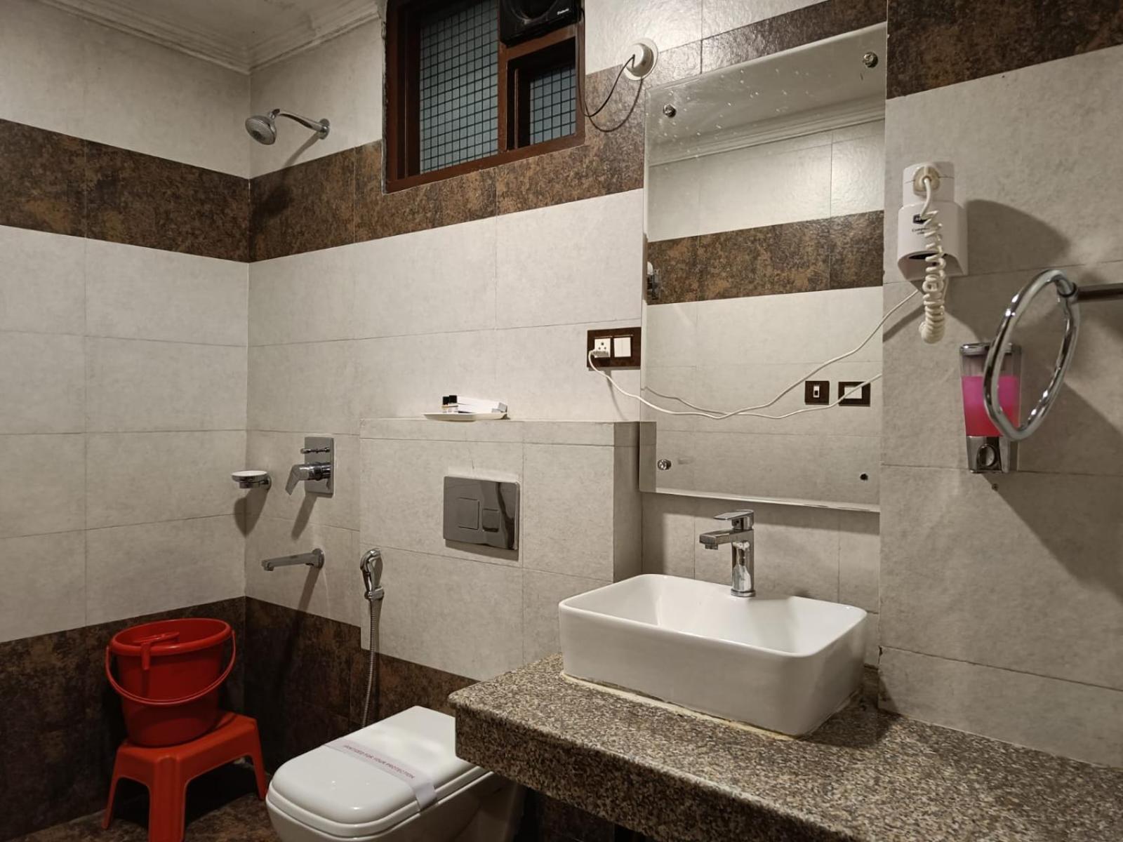 King Castle Mcleodganj-Centrally Heated And Air Cooled- Near Mall Road - Free Parking Dharamsala Zewnętrze zdjęcie