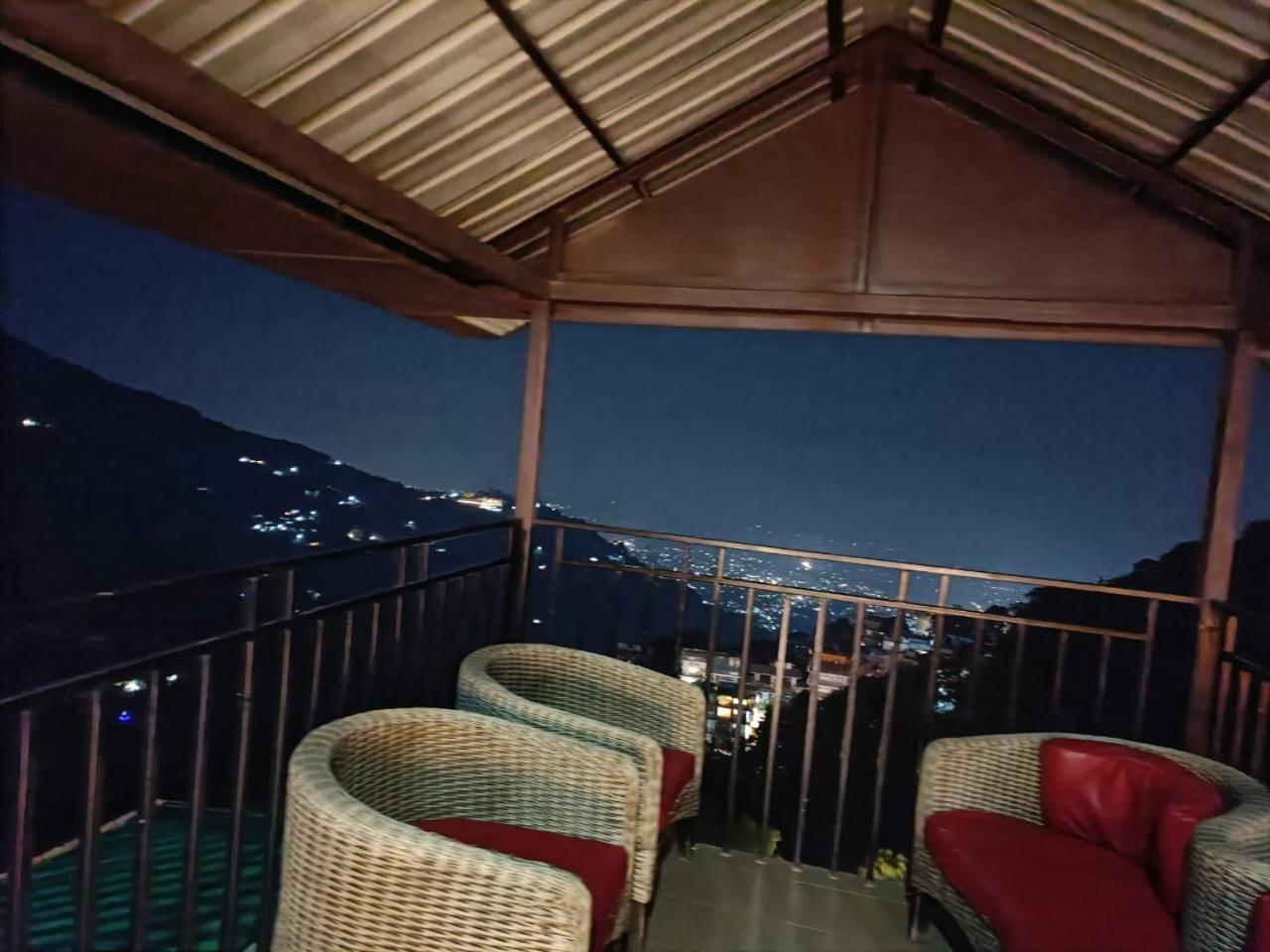 King Castle Mcleodganj-Centrally Heated And Air Cooled- Near Mall Road - Free Parking Dharamsala Zewnętrze zdjęcie